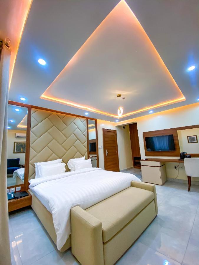 Plush Hotel,阿布贾 外观 照片