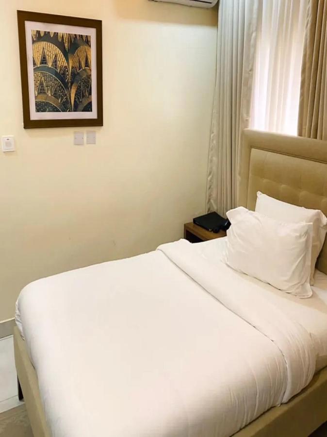 Plush Hotel,阿布贾 外观 照片