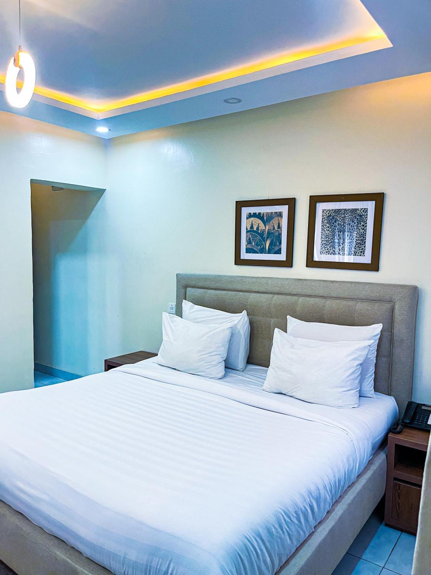 Plush Hotel,阿布贾 外观 照片