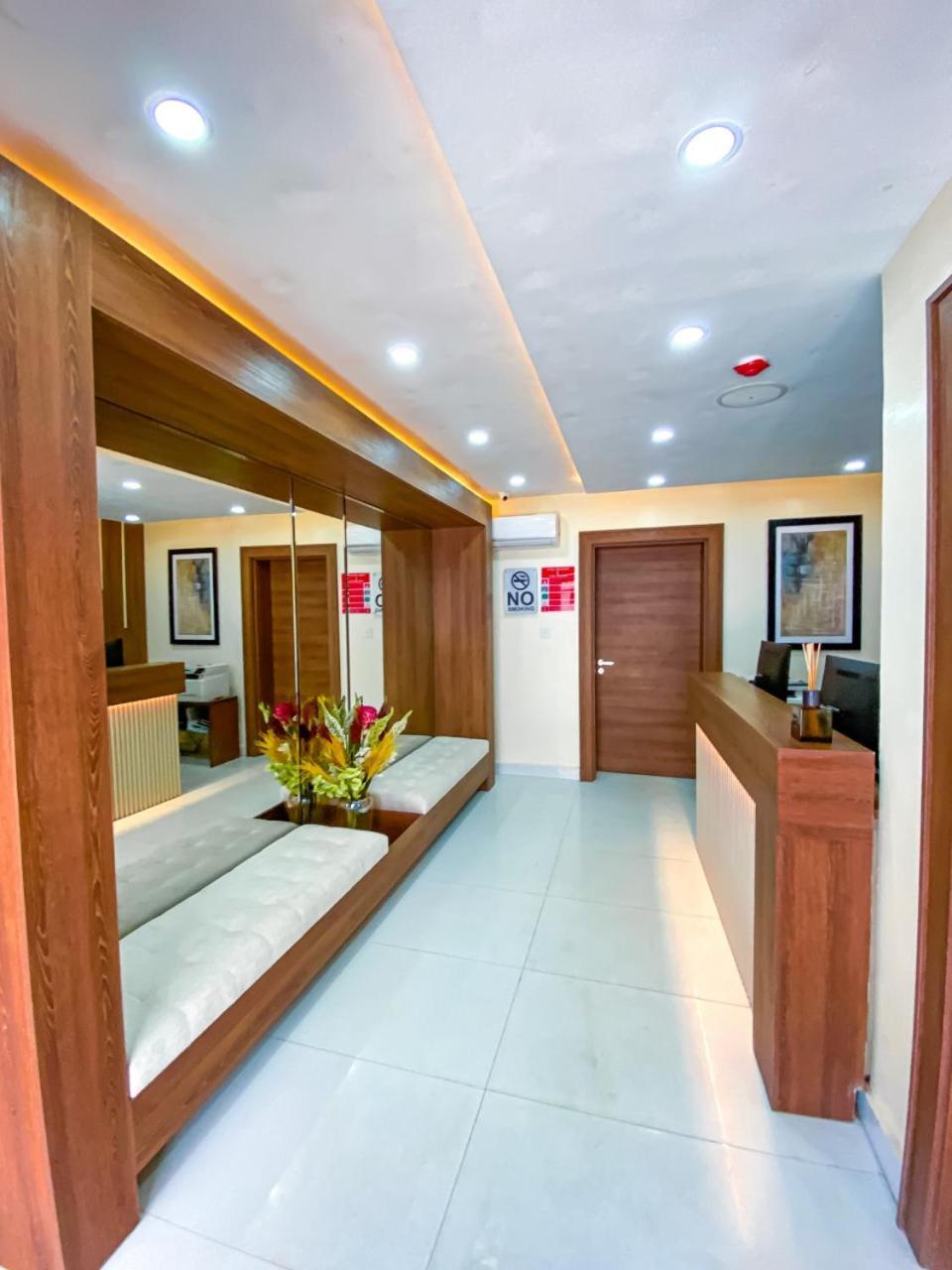 Plush Hotel,阿布贾 外观 照片